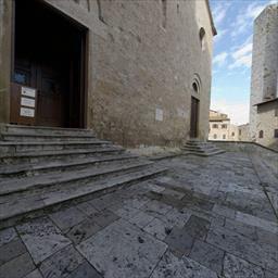 Piazza Del Duomo San Gimignano Italy